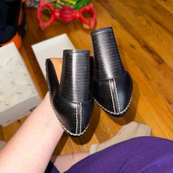 Chic Chloe Leather Women's Pumps - Picture 4 of 6